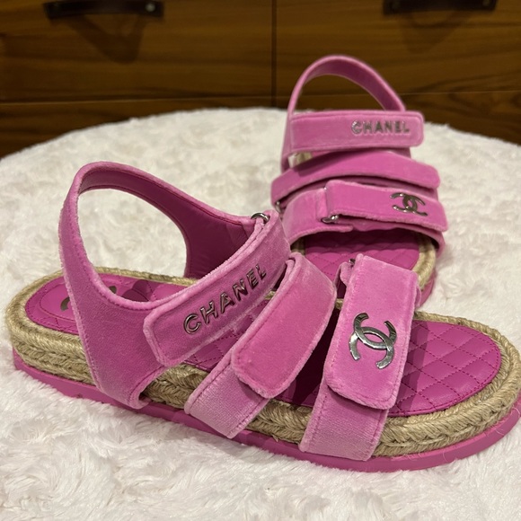 CHANEL SANDAL SIZE 41 - Picture 2 of 6